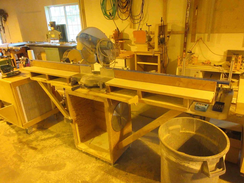 Makita LS1400 355mm miter saw on table