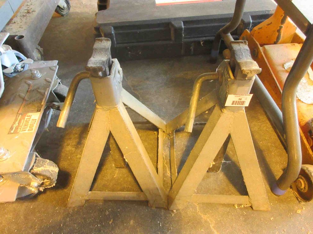 (2) Pro-Lift jack stands