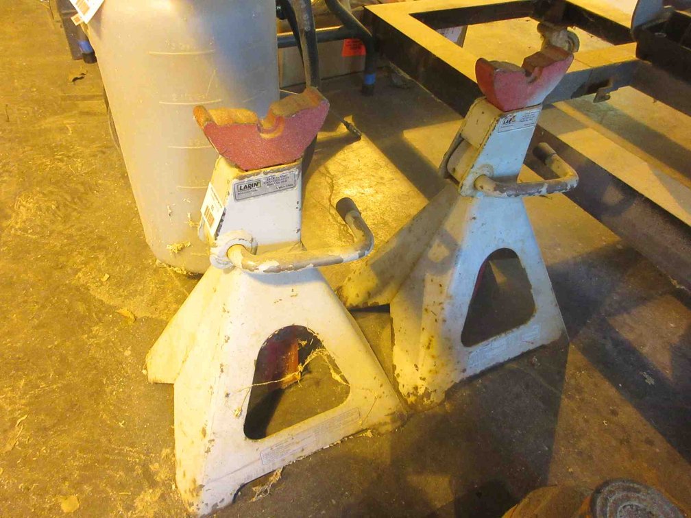 (2) Larin jack stands