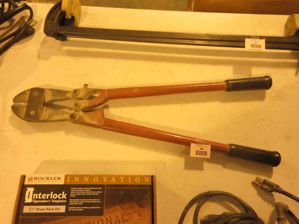Bolt cutter