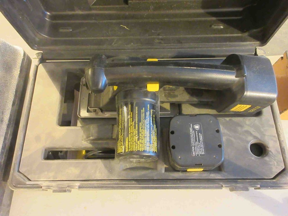 Panasonic 12V cordless metal saw