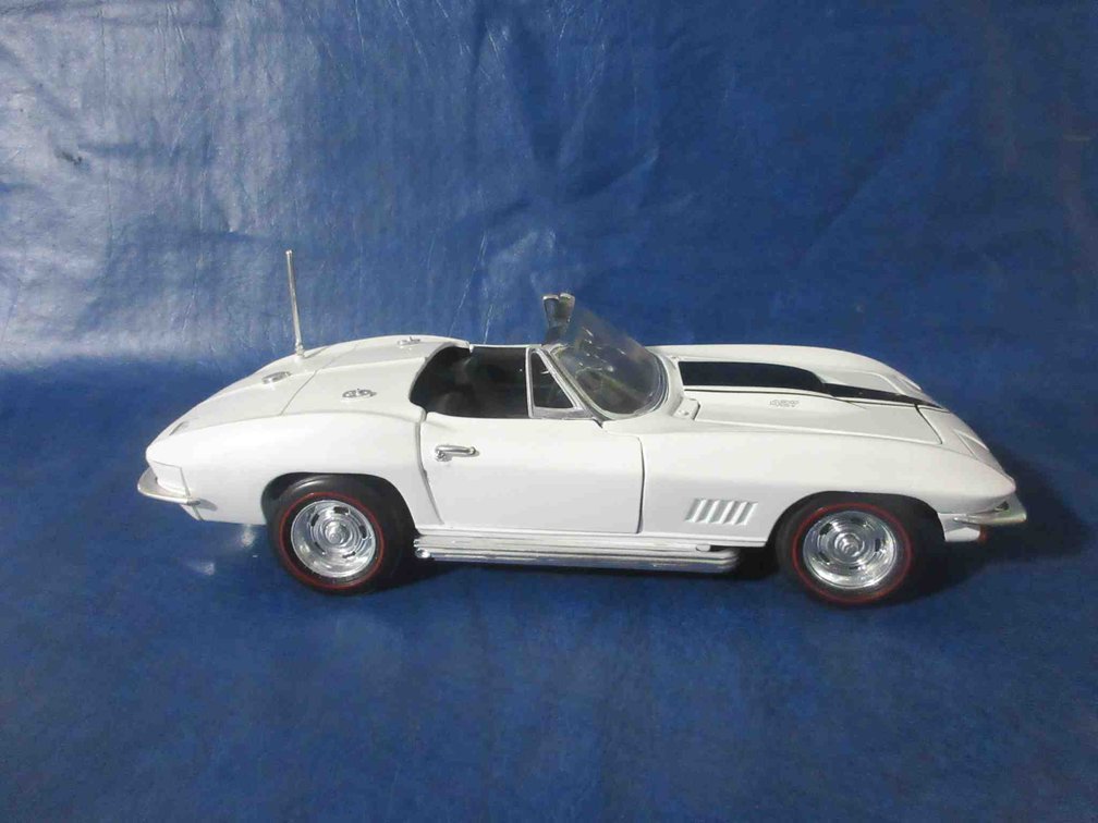 Ertl 1967 Chevrolet Corvette convertible