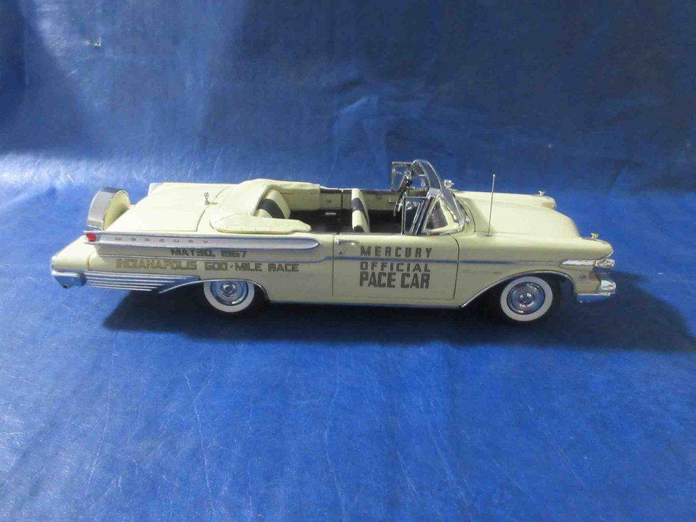 Danbury Mint  1957 Mercury Turnpike Cruiser convertible Indianapolis 500 pace car die-cast