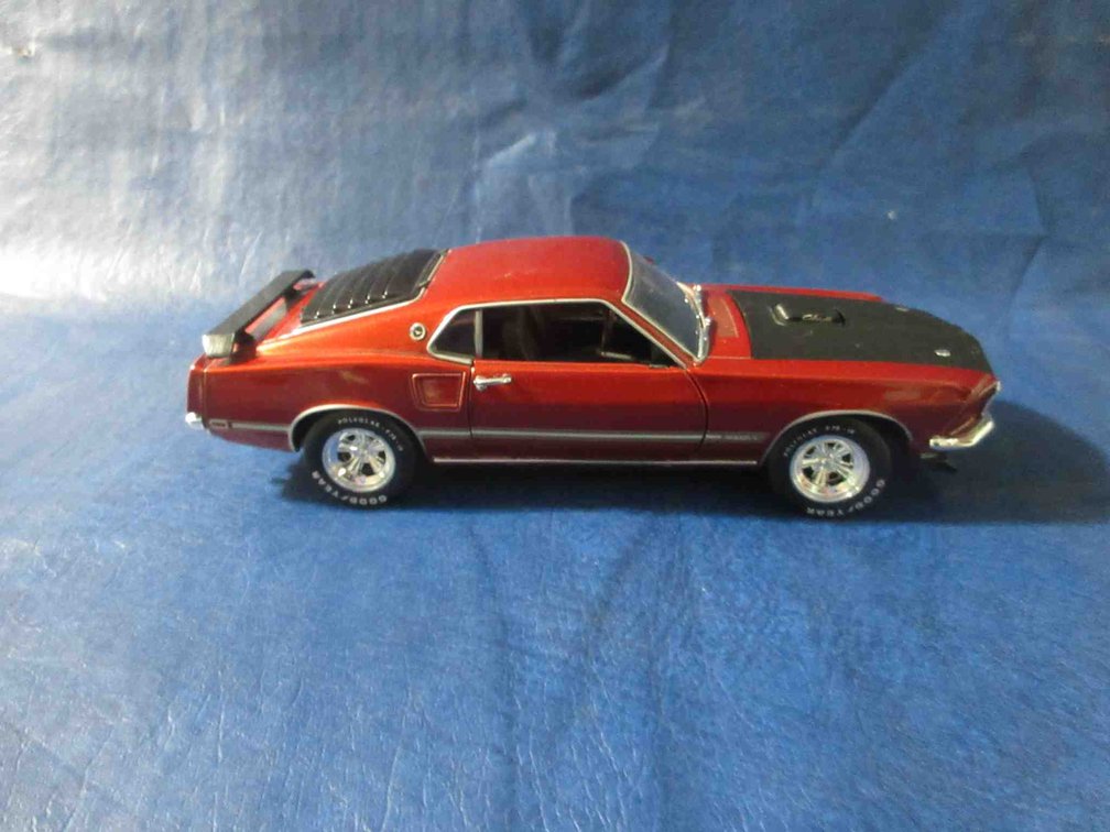Johnny Lightning 1969 Mustang Mach 1 die-cast