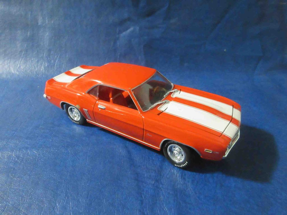 Johnny Lightning 1969 Chevrolet Camaro Z28 die-cast