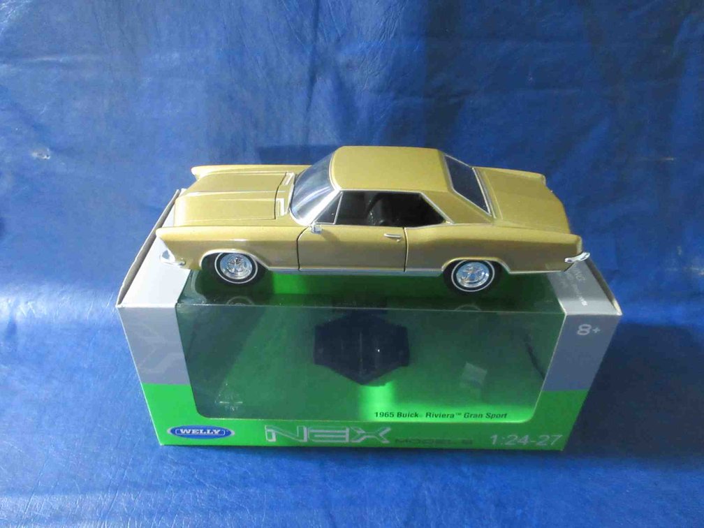 Welly 1965 Buick Riviera Gran Sport die-cast