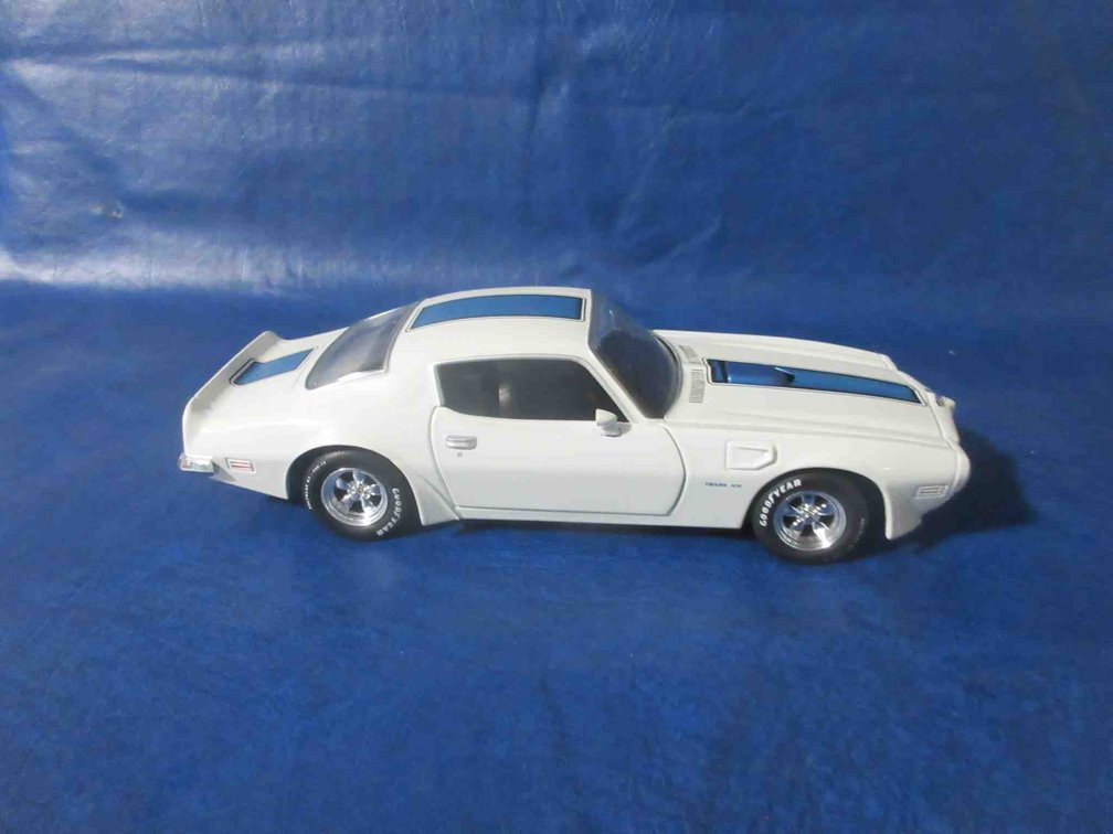 Johnny Lightning 1970 Plymouth Superbird die-cast