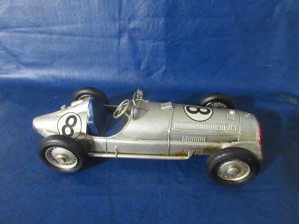 Metal #8  race car model