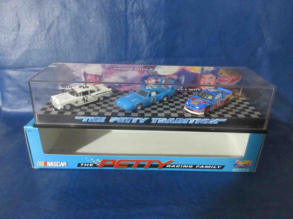 Hot Wheels The Petty Racing Family die-cast set