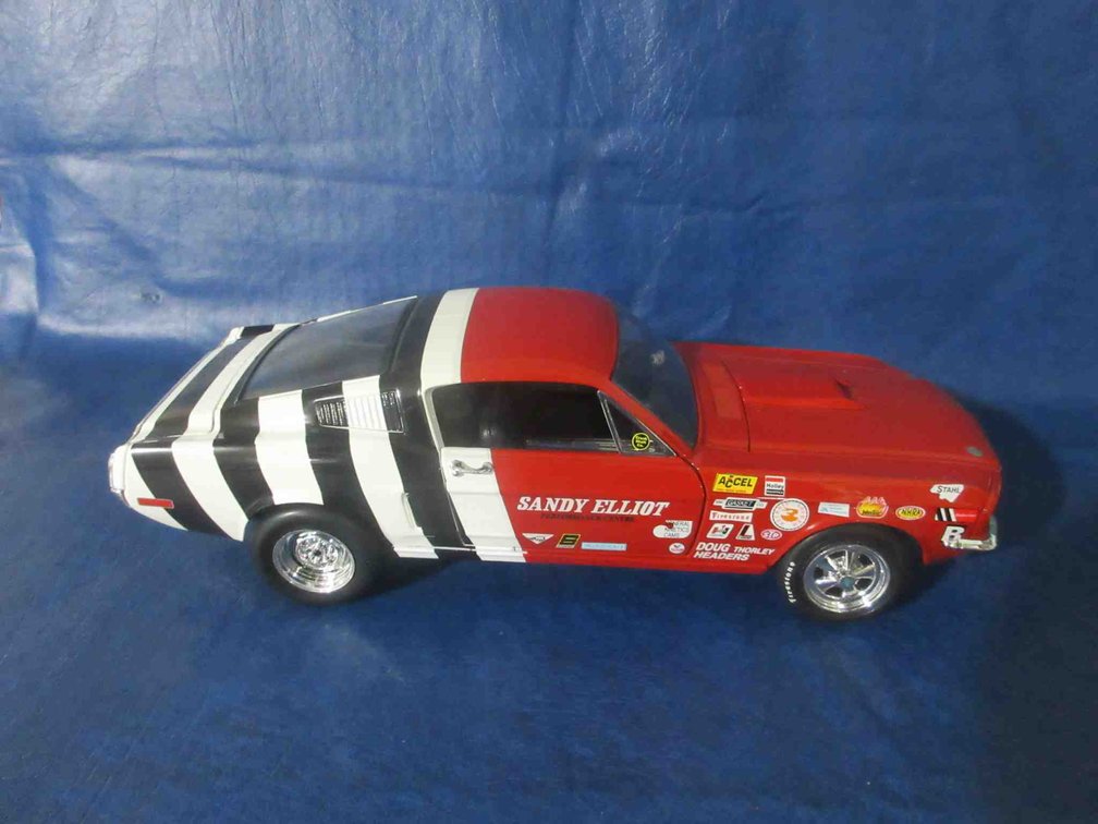 Ertl Sandy Elliot Ford Mustang racing die-cast