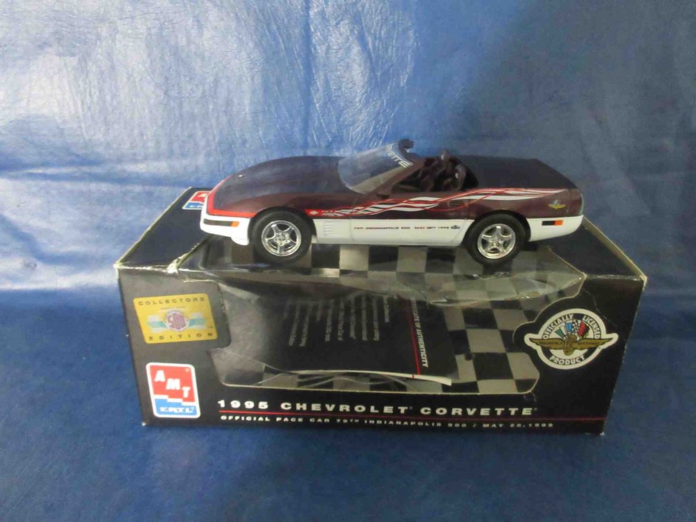 Ertl AMT 1995 Chevrolet Corvette Indianapolis 500 convertible plastic model