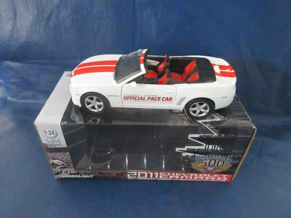 Greenlight 2011 Chevrolet Camaro SS Indianapolis 500 pace car die-cast