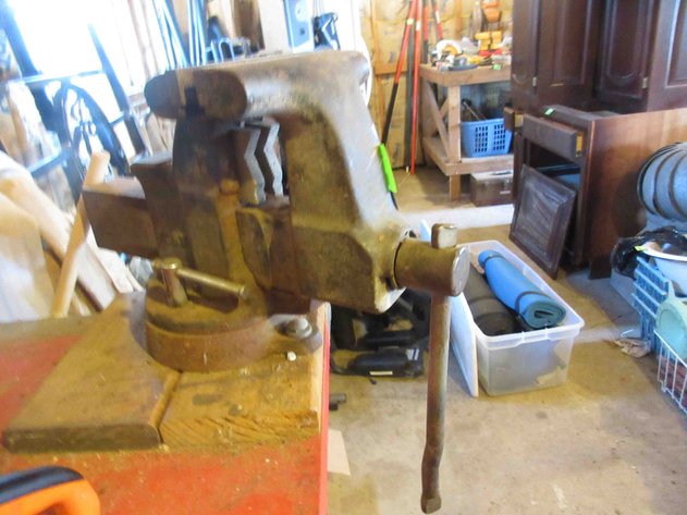 Image for Yost bench vise with pipe vise