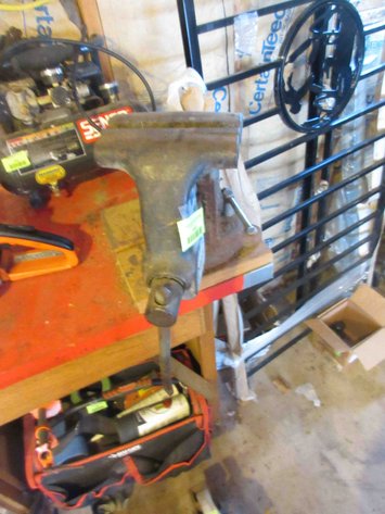 Image for Yost bench vise with pipe vise