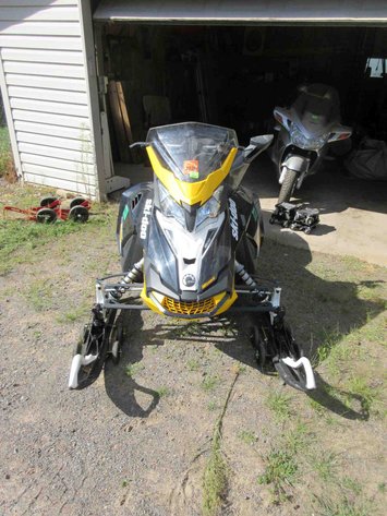 Image for 2017 Ski-Doo 1200 4-Tec MXZ Blizzard snowmobile (runs & drives)