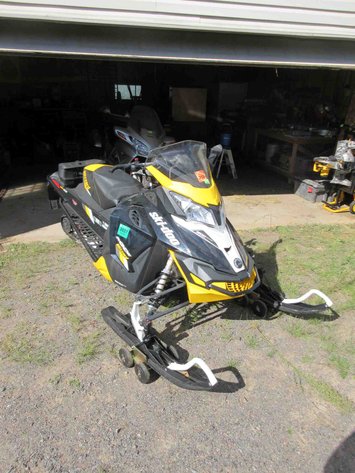 Image for 2017 Ski-Doo 1200 4-Tec MXZ Blizzard snowmobile (runs & drives)