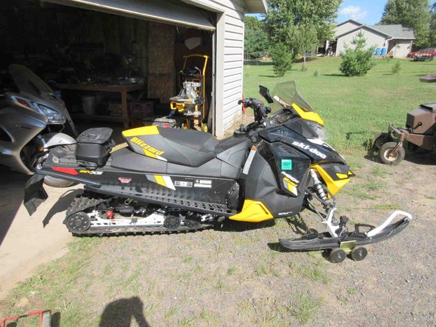 Image for 2017 Ski-Doo 1200 4-Tec MXZ Blizzard snowmobile (runs & drives)