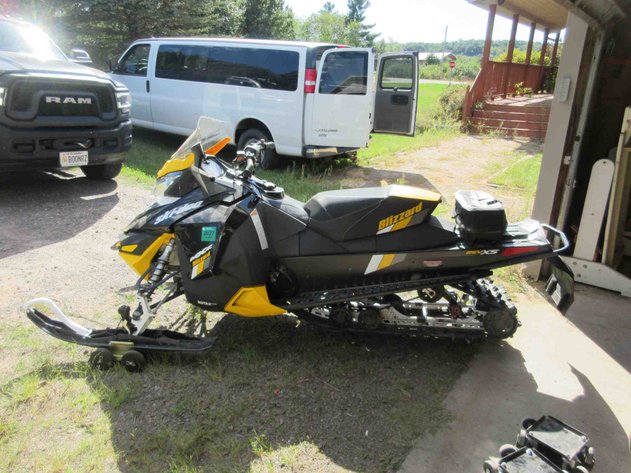 Image for 2017 Ski-Doo 1200 4-Tec MXZ Blizzard snowmobile (runs & drives)