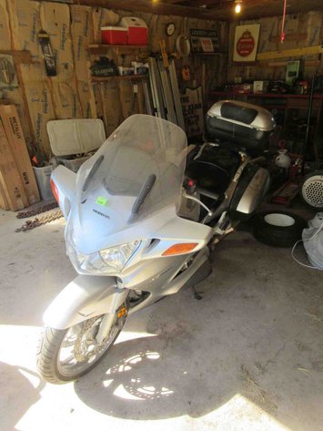 Image for 2007 Honda ST1300 motorcycle (battery is dead)