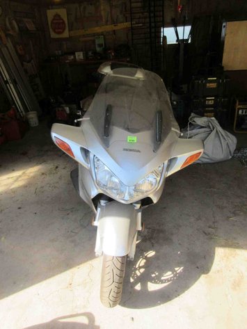 Image for 2007 Honda ST1300 motorcycle (battery is dead)