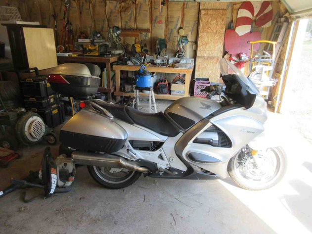 Image for 2007 Honda ST1300 motorcycle (battery is dead)