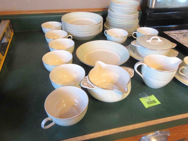 Image for Set of Johnson Bros. Pareek dinnerware