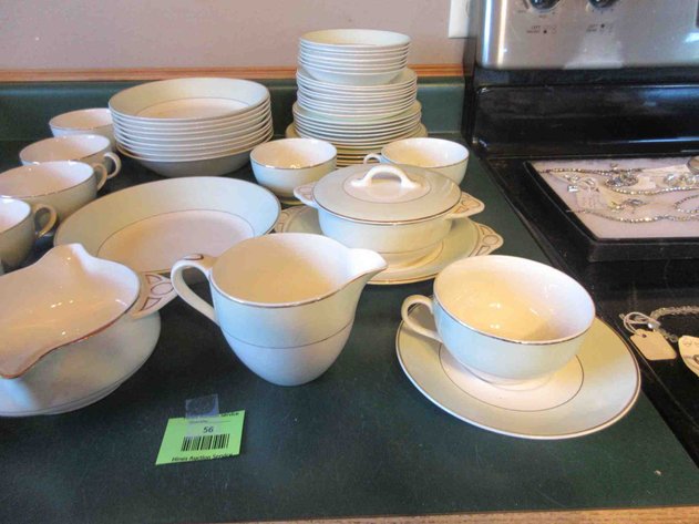 Image for Set of Johnson Bros. Pareek dinnerware