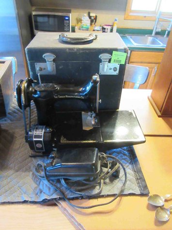 Image for Antique Singer Featherweight sewing machine