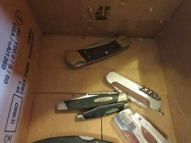 Image for Box of pocket knives