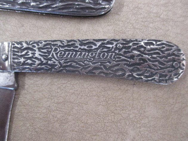 Image for (2) Remington pocket knives