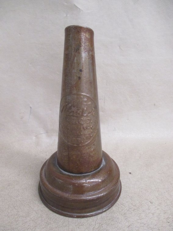 Master embossed metal pour spout