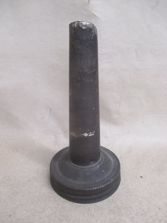 Unmarked metal pour spout lid