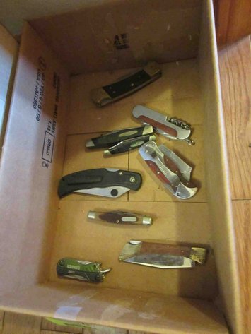 Image for Box of pocket knives