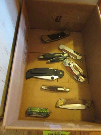 Image for Box of pocket knives