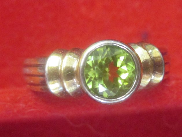 Image for .925 Sterling ring with green peridot stone