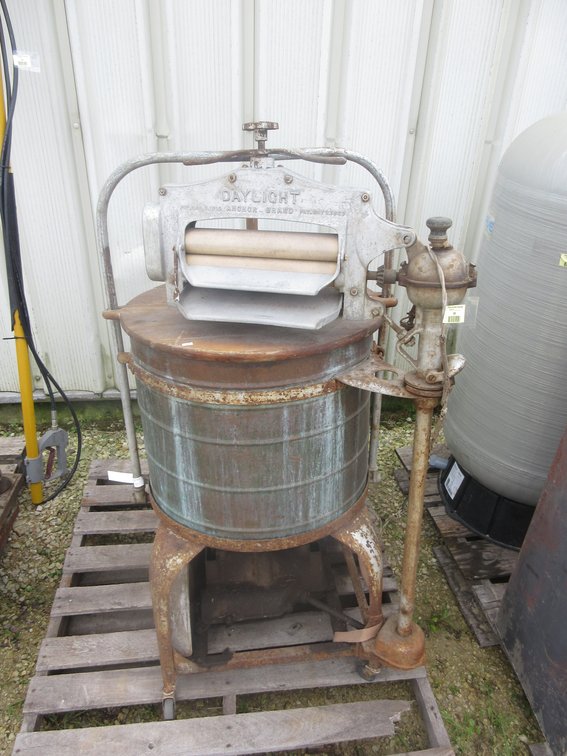 Daylight wringer washer machine
