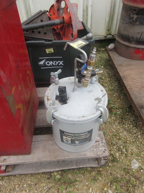 Central pneumatic 2 1/2 gal. pressure paint tank