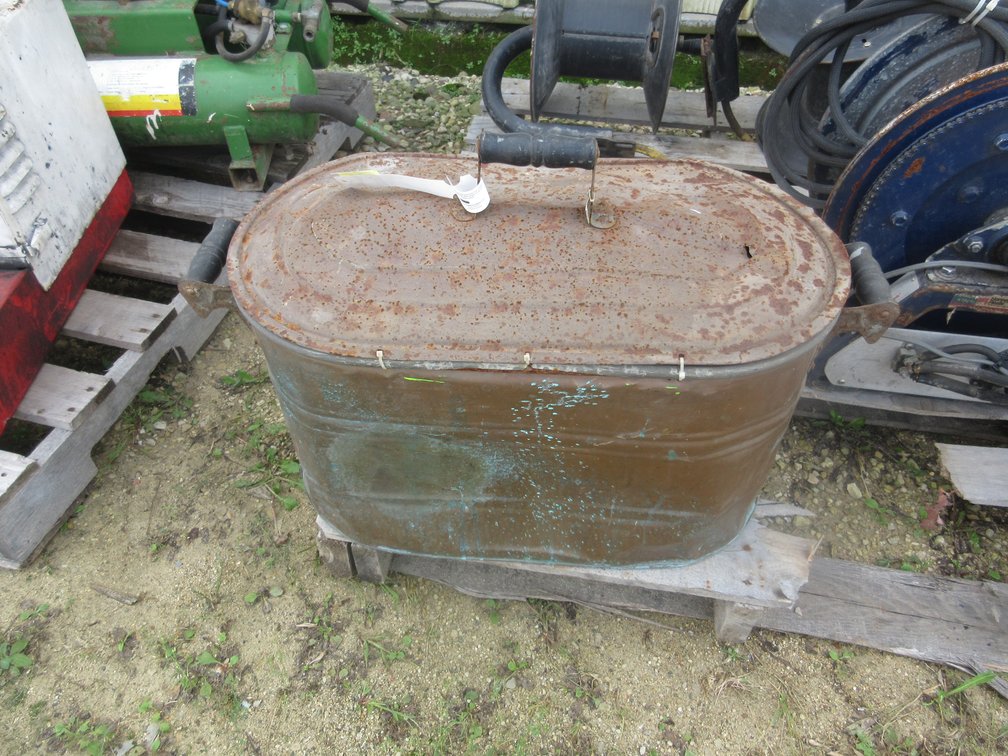 Copper boiler with cover (cover has corrosion)