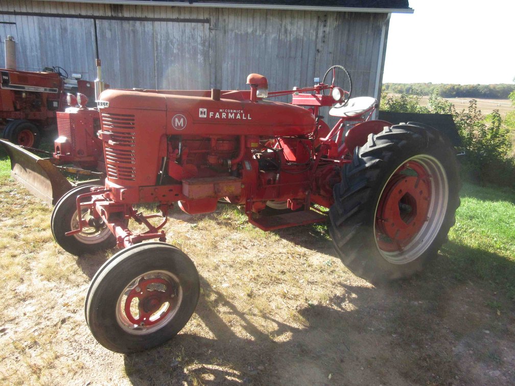 1951 International Harvester McCormick Farmall M gas tractor (non-running)