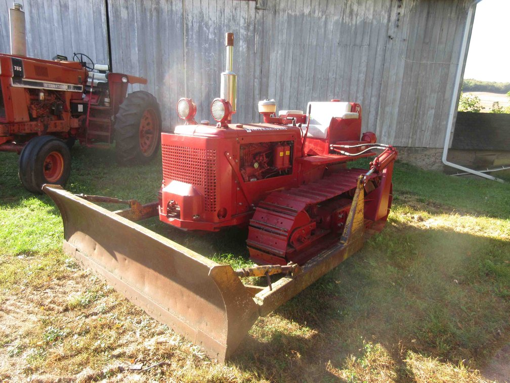 International Harvester T-D6 crawler and blade (runs forward & backwards, no turning)