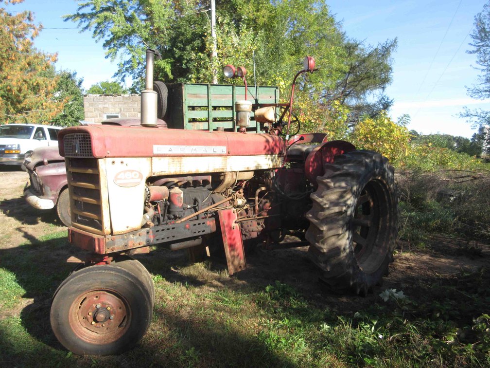 International Harvester McCormick Farmall 460 diesel tractor (non-running)