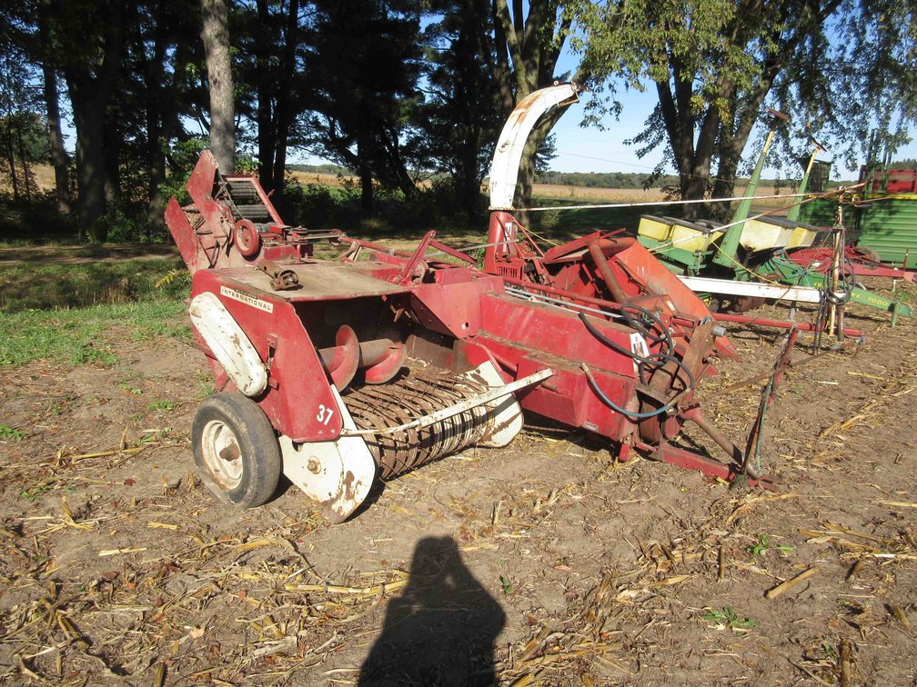 McCormick International 37 square baler with kicker