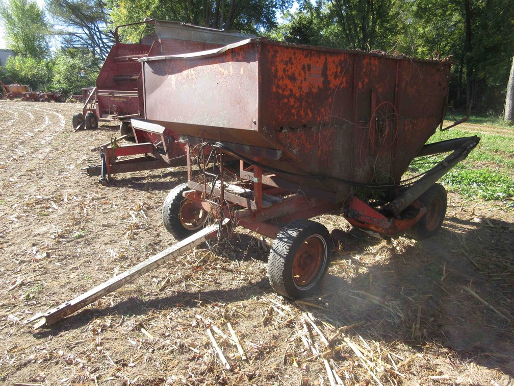 Killbros 300 gravity box on International 100 running gear with auger