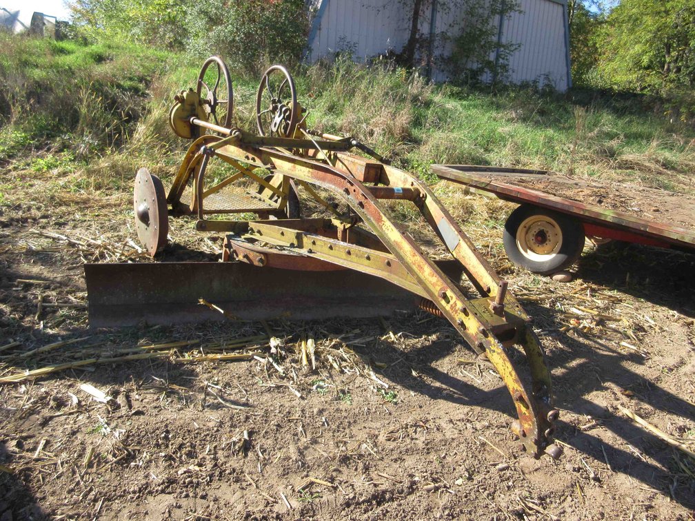 Caterpillar pull type grader