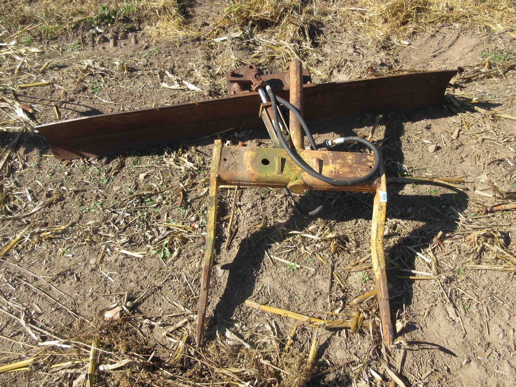 International 2pt quick hitch rear blade