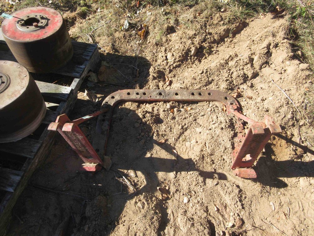 Tractor mounted hitch bar