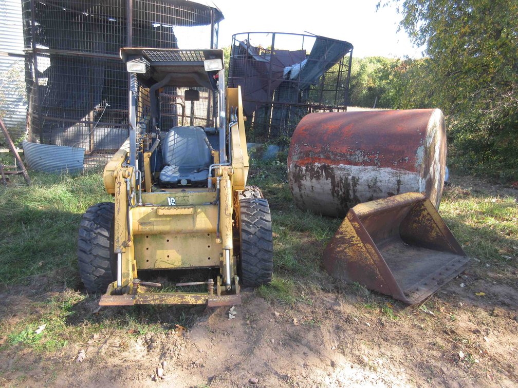 Case 1840 Uni-Loader diesel skid steer with bucket (non-running)