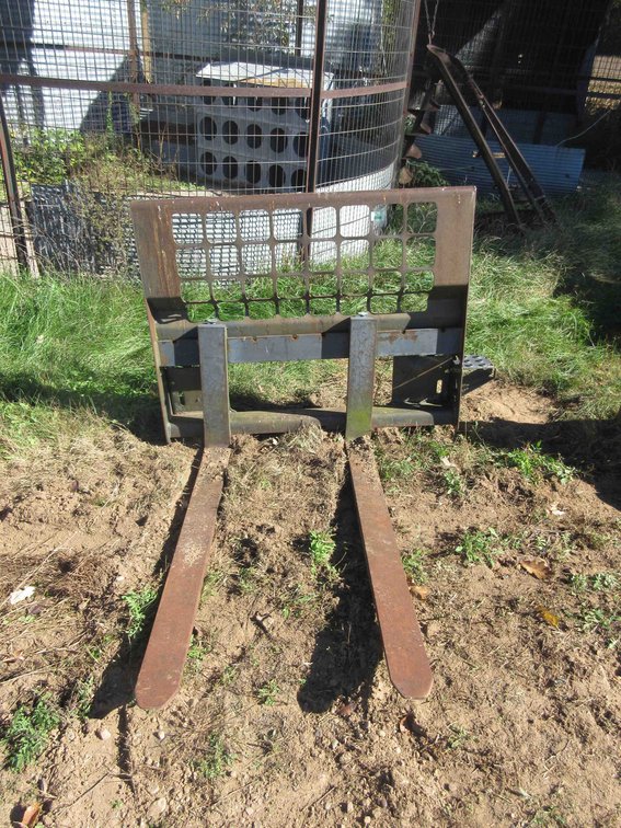 Set of skid steer pallet forks