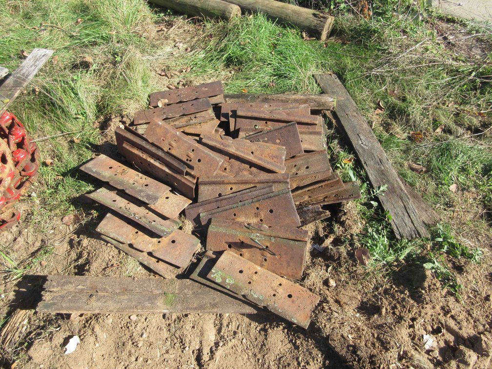 Pallet of crawler pads