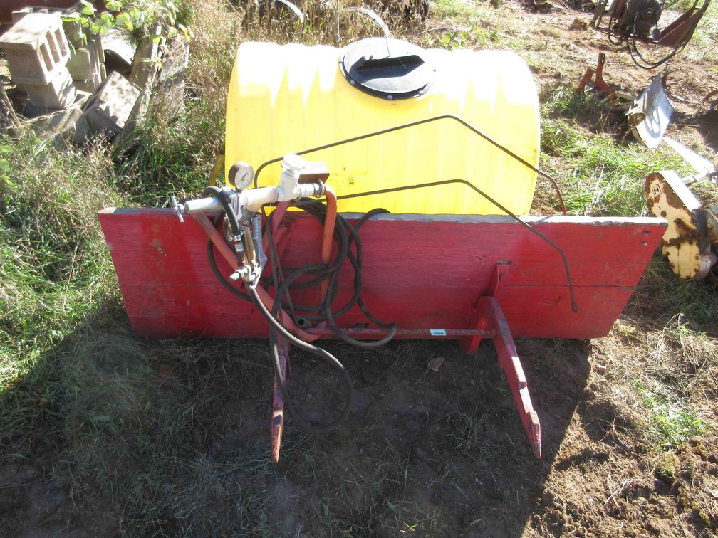 2pt Quick hitch platform with sprayer tank